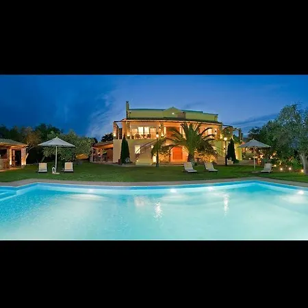 Privilege Villa Kouramaditika